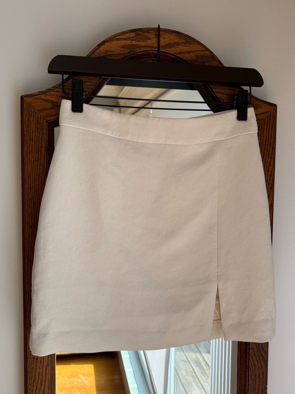 Aritzia Wilfred Cream Patio Mini Skirt